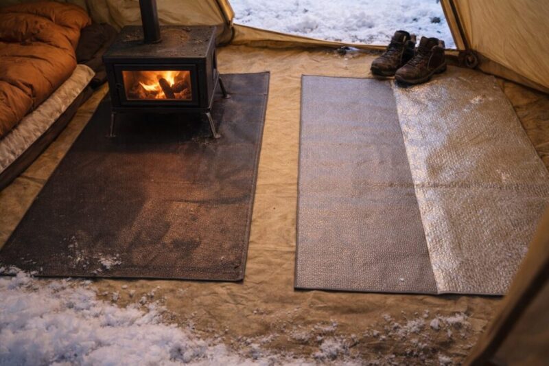 薪ストーブ周りの耐熱と断熱を分けて床の溶けを防ぐ配置例