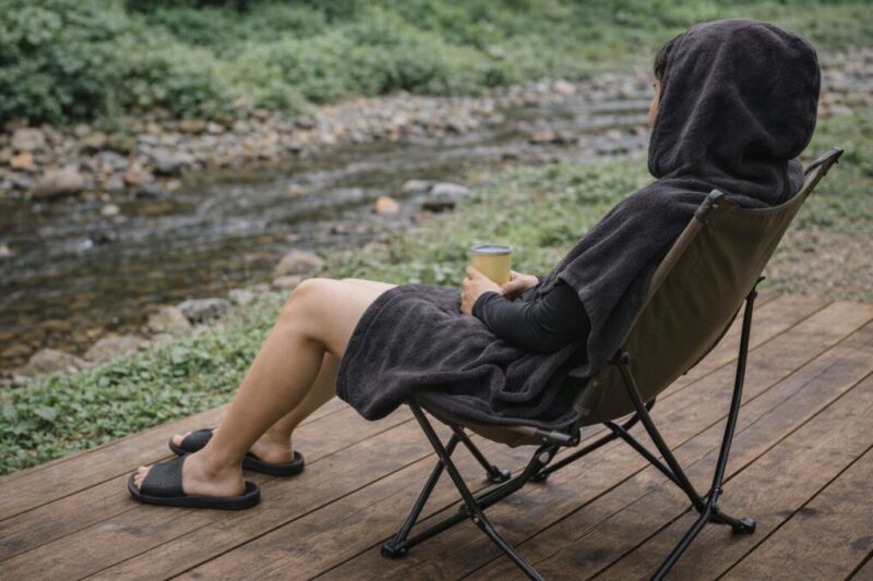 川サウナで冷えを防ぐ服装と装備のイメージ