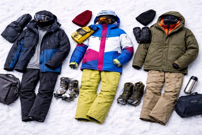 雪遊び用の服装を3パターン並べて費用と快適さを比べるイメージ