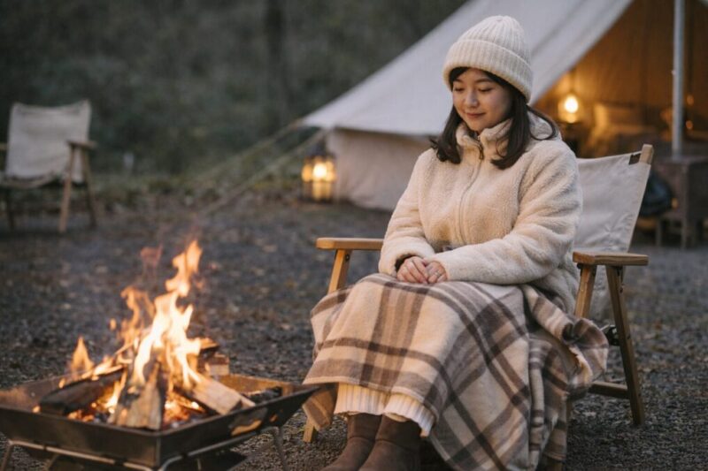 焚き火まわりでも快適に過ごせる冬の着こなし例