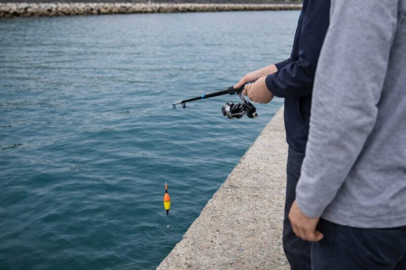 初心者向けの基本的なウキ釣り仕掛けがわかるイメージ