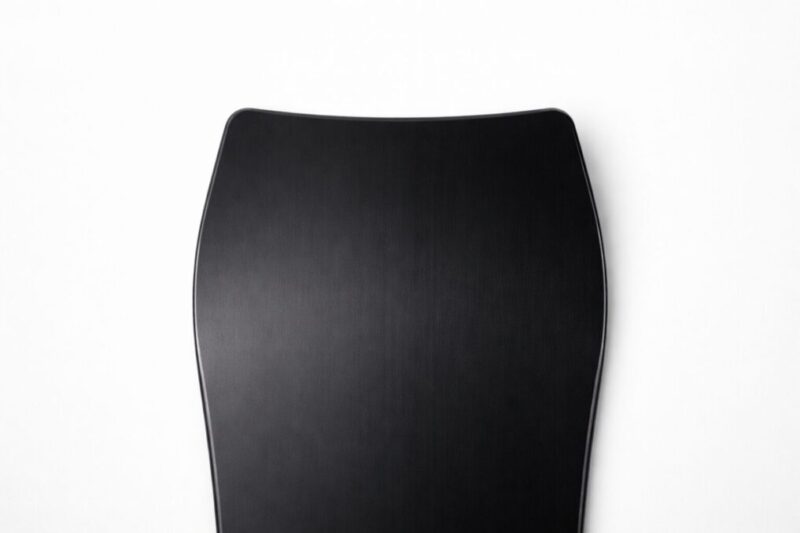 ハンマーヘッド形状のノーズが分かるスノーボードの俯瞰