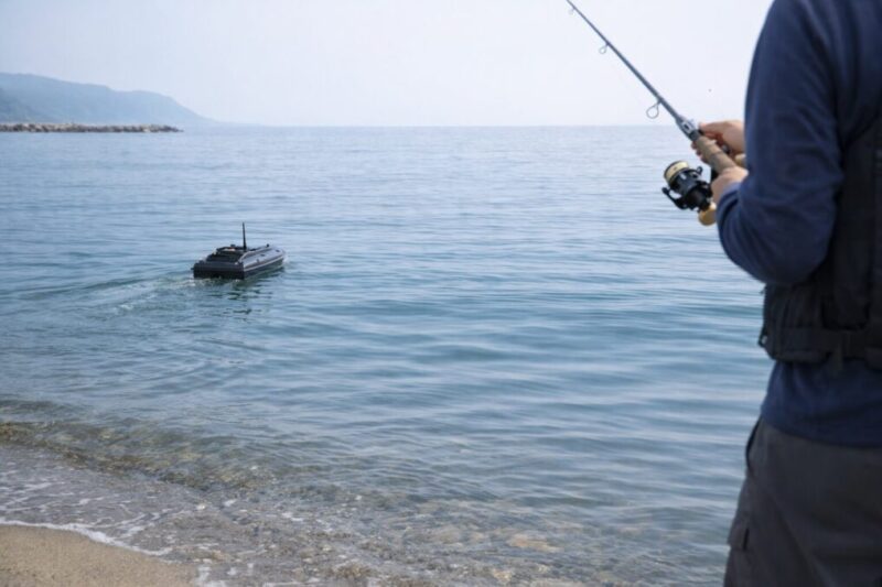 遠投の代わりに仕掛けを運ぶラジコンボートの活用イメージ
