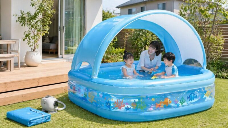 屋根付き家庭用プールを庭に設置した日除け付きプールの使用例