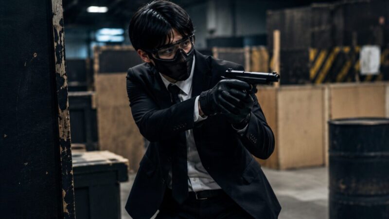 黒スーツでシークレットサービス風にまとめたサバゲー装備の画像