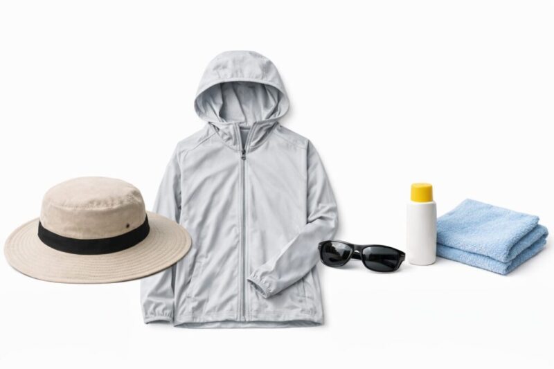 外遊び向けの紫外線対策定番アイテムを一覧で並べたイメージ