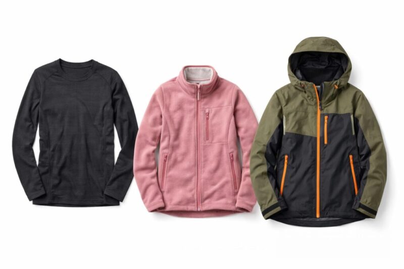 登山の重ね着に使う3層のウェアを並べた写真