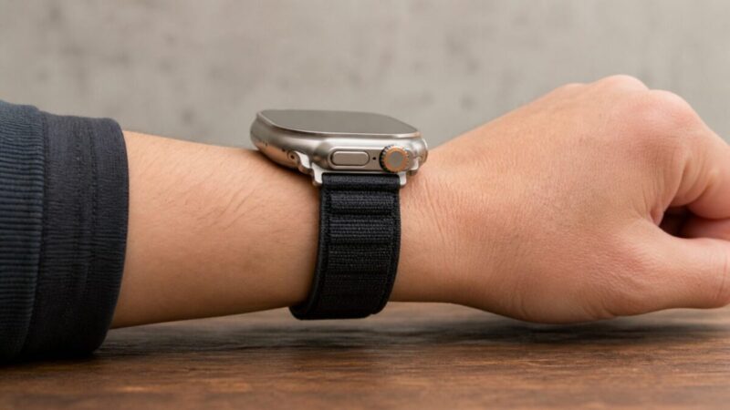 49mmクラスの角型スマートウォッチの厚みと存在感を比較するイメージ