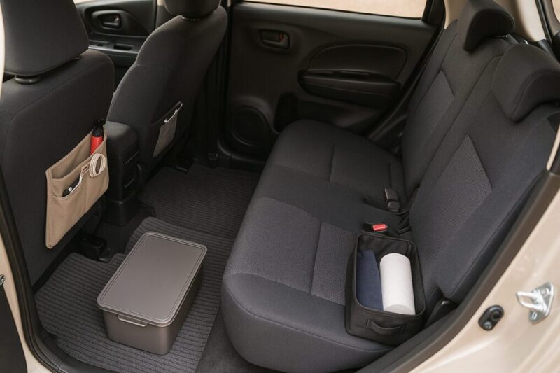 軽自動車で動線を意識して収納配置した車内のイメージ