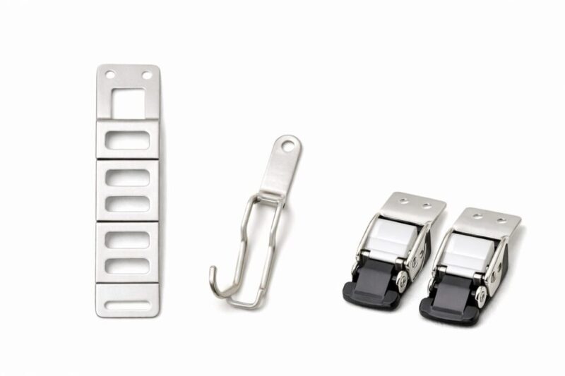 スキーブーツ用の延長パーツとキャッチャー、交換部品の違いがわかる写真