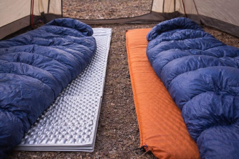 冬キャンプでマットの断熱性を重視するイメージ