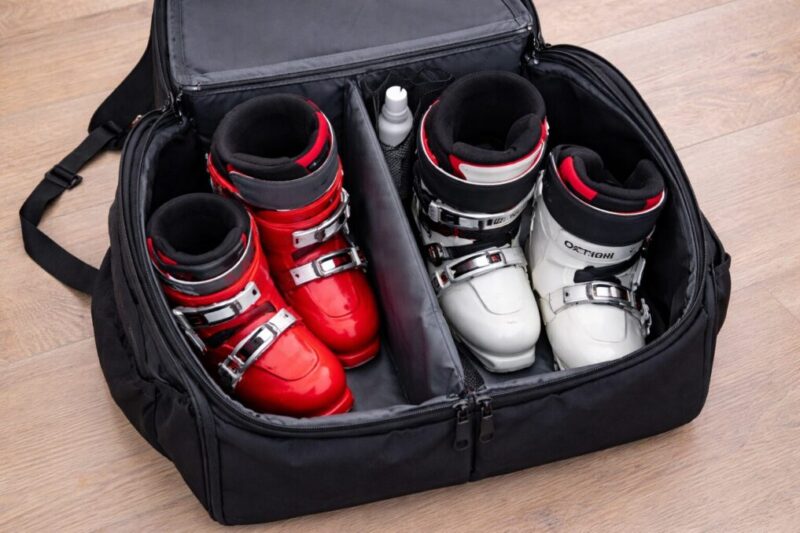 左右別収納ができるブーツバッグ内部のイメージ