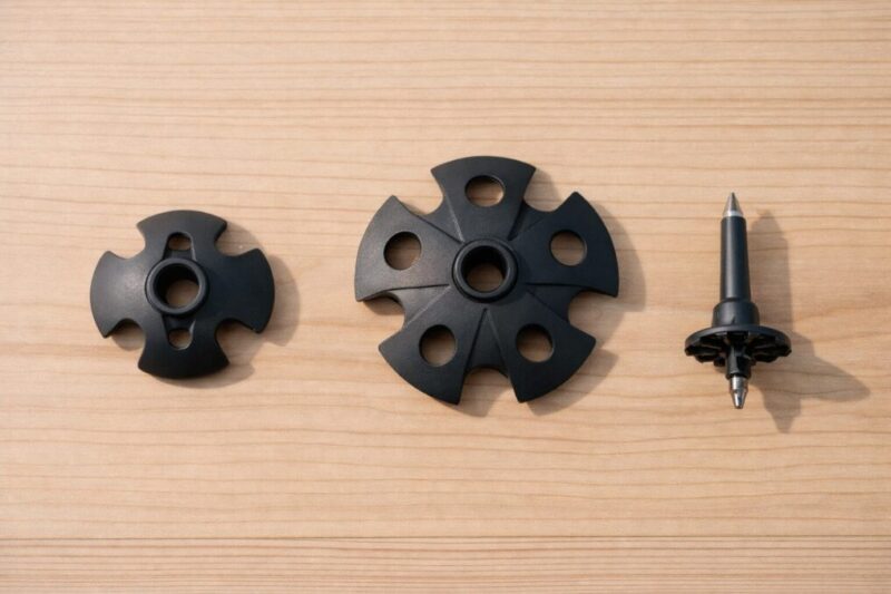 トレッキングポールの通常バスケットとスノーバスケットの役割がわかる比較イメージ