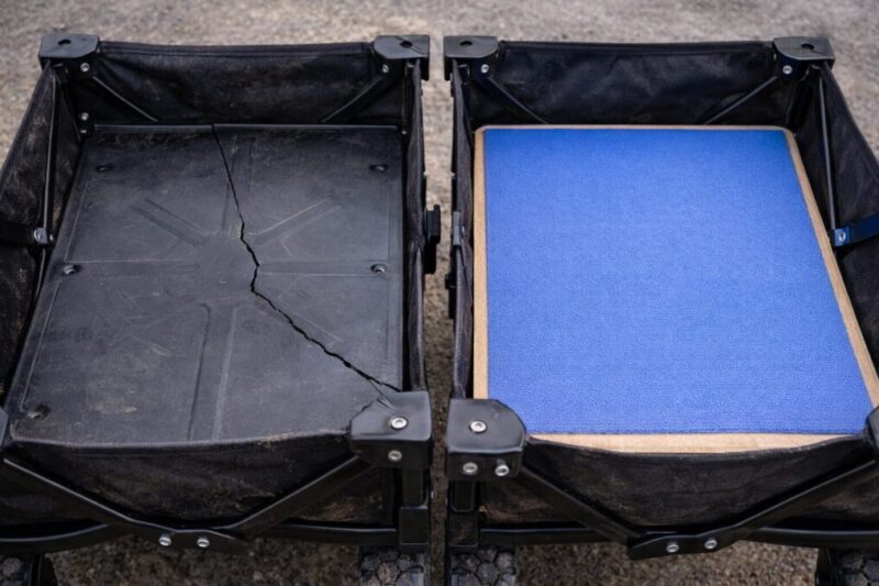 キャリーカートの底板補修前後を比較した様子