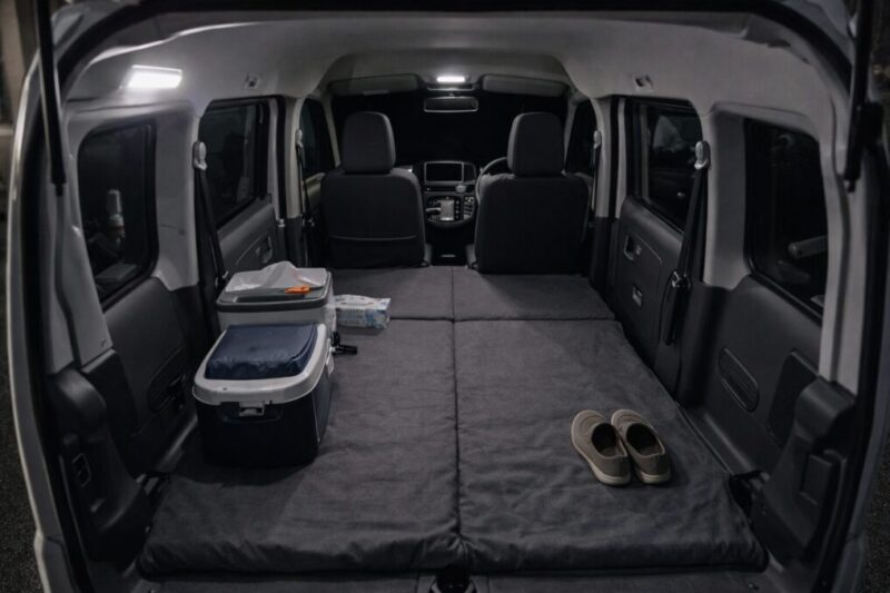 車内で使いやすい姿勢と動線を考えたレイアウト例