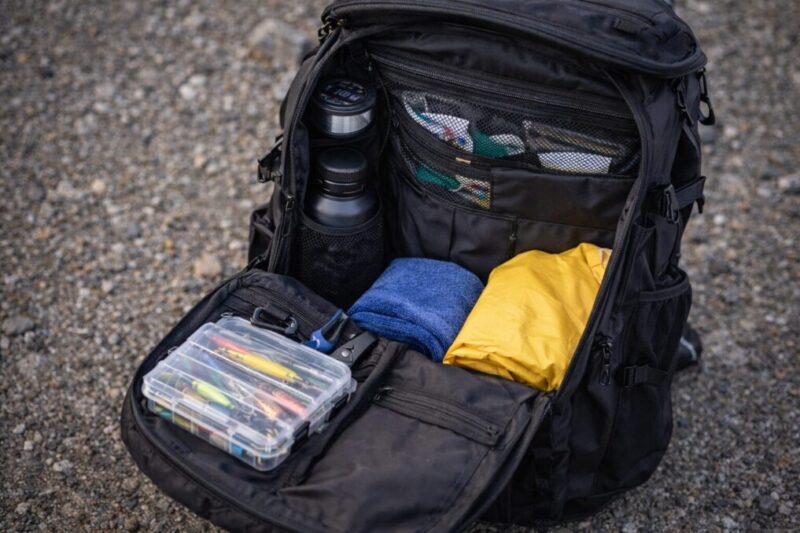 ポケット配置と収納動線が分かる釣りリュックの内部レイアウト