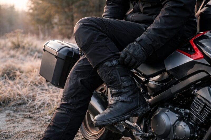 膝や太ももが冷えやすいので、防風パンツの素材と動きやすさを重視するイメージ