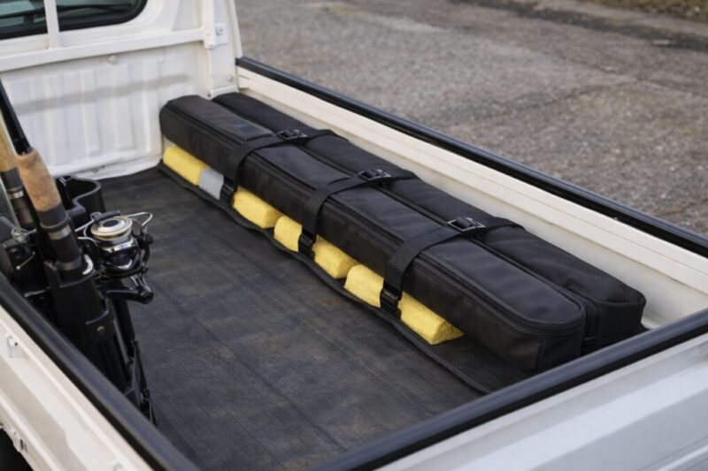 軽トラ荷台で釣竿やロッドケースを安全に固定した例