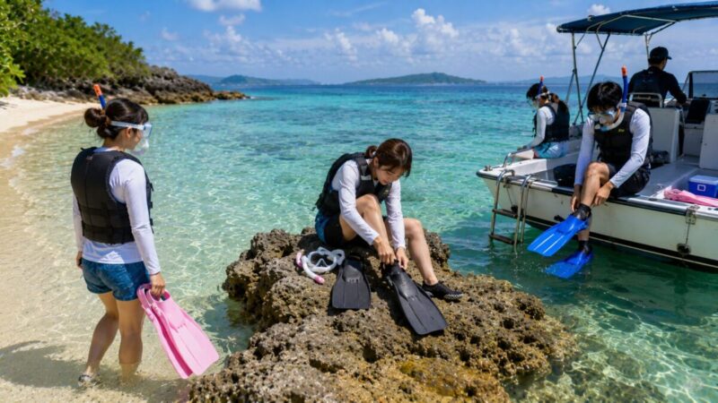 砂浜・岩場・ボートで異なるシュノーケリング用フィンと足元装備の使い分け。