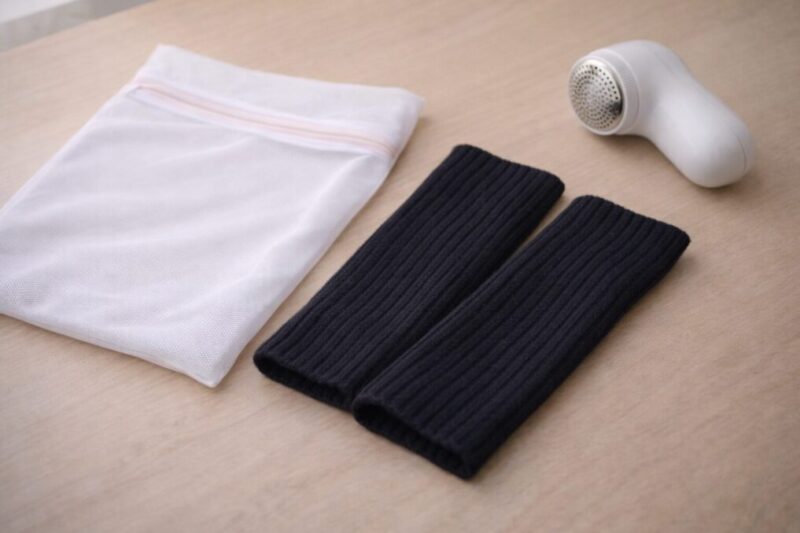 アームウォーマーを洗濯ネットで洗って毛玉ケアするイメージ