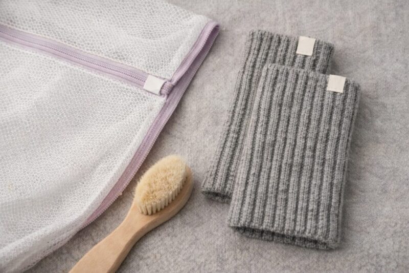 かゆみや毛玉などデメリットを減らすための手入れと素材選びのイメージ