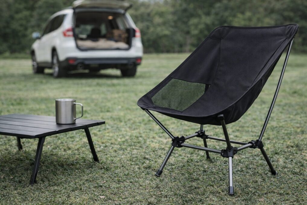 キャンプと車中泊で使える2way軽量チェアの使用イメージ