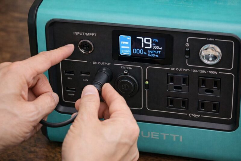 充電トラブル時に接続部を確認するイメージ