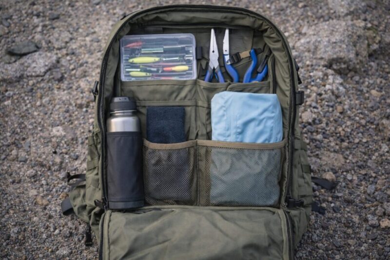 釣りリュックの中身を収納例で示したシミュレーション画像